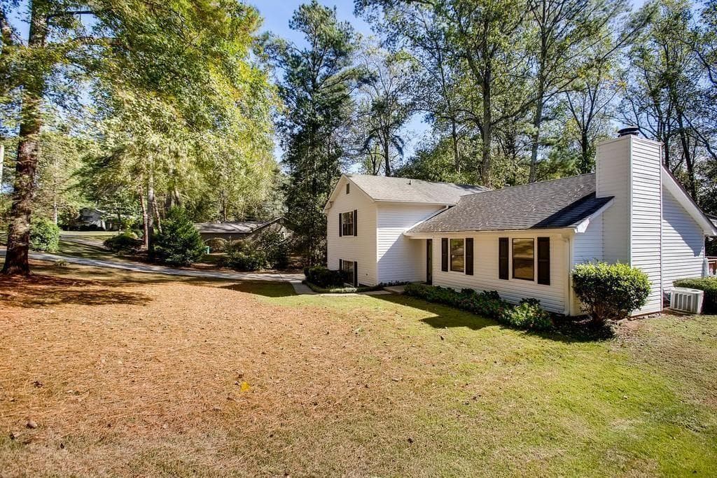 4 bedroom, 2 bathroom, 2,110 sq ft single family residence for rent at 2274 Turtle Landing, Marietta, GA 30066 for $2,500 a month — photo 2