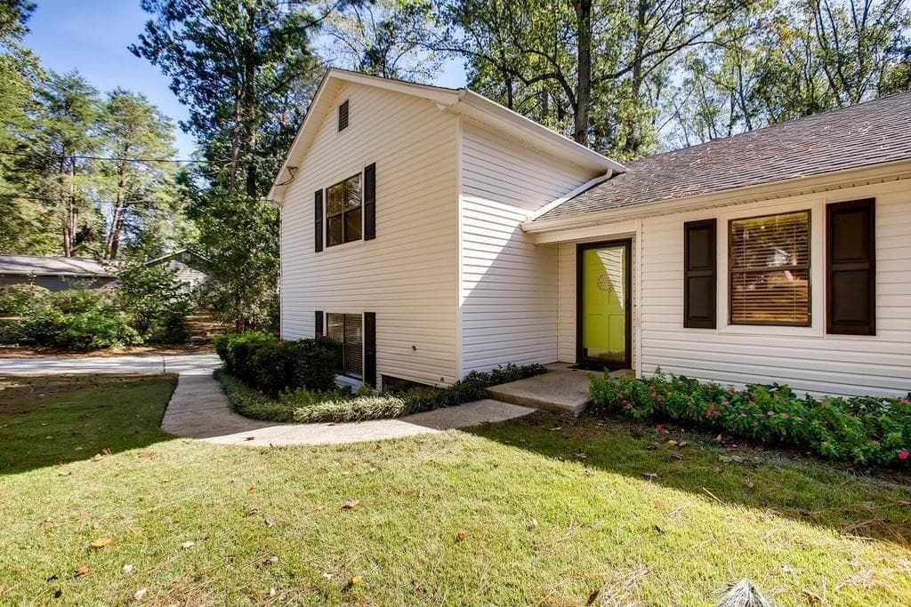 4 bedroom, 2 bathroom, 2,110 sq ft single family residence for rent at 2274 Turtle Landing, Marietta, GA 30066 for $2,500 a month — photo 3