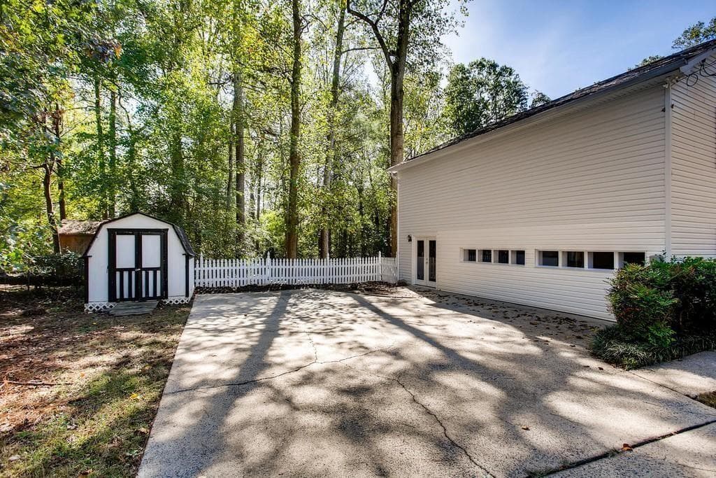 4 bedroom, 2 bathroom, 2,110 sq ft single family residence for rent at 2274 Turtle Landing, Marietta, GA 30066 for $2,500 a month — photo 5