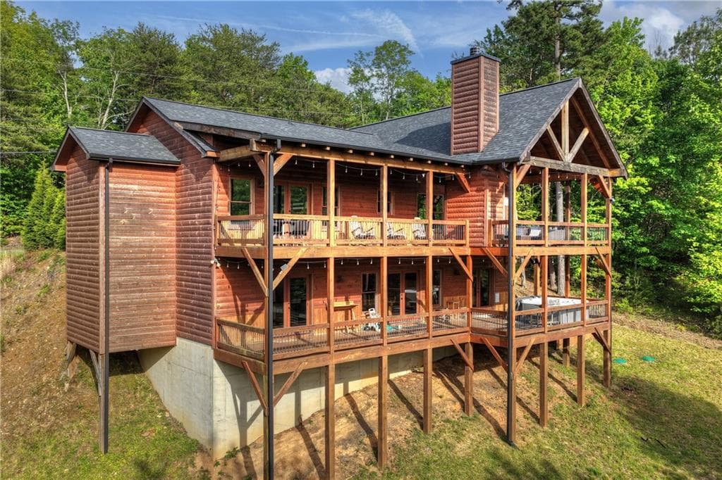 3 bedroom, 4 bathroom, 3,144 sq ft single family residence for sale at 3804 Aska Road, Blue Ridge, GA 30513 — photo 2