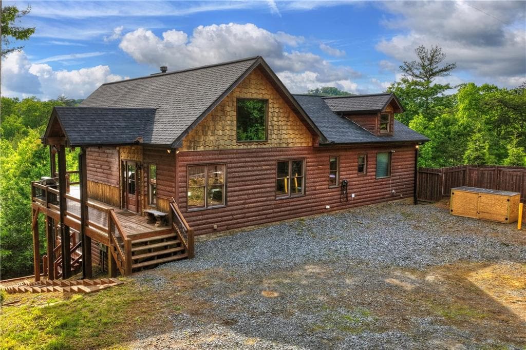 3 bedroom, 4 bathroom, 3,144 sq ft single family residence for sale at 3804 Aska Road, Blue Ridge, GA 30513 — photo 4
