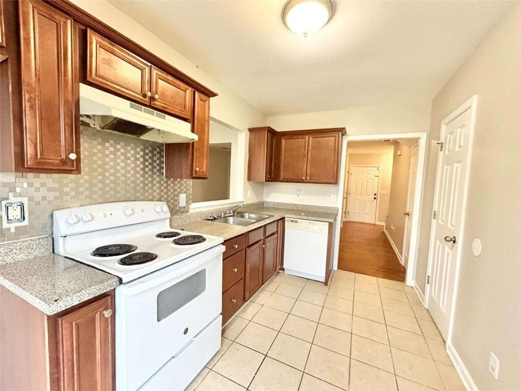 4 bedroom, 3 bathroom townhouse for rent at 829 Store House Court A, Monroe, GA 30655 for $1,500 a month — photo 5