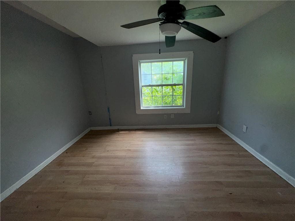 8 bedroom, 2 bathroom, 1,887 sq ft single family residence for sale at 482 Maynard Terrace, Atlanta, GA 30316 — photo 5