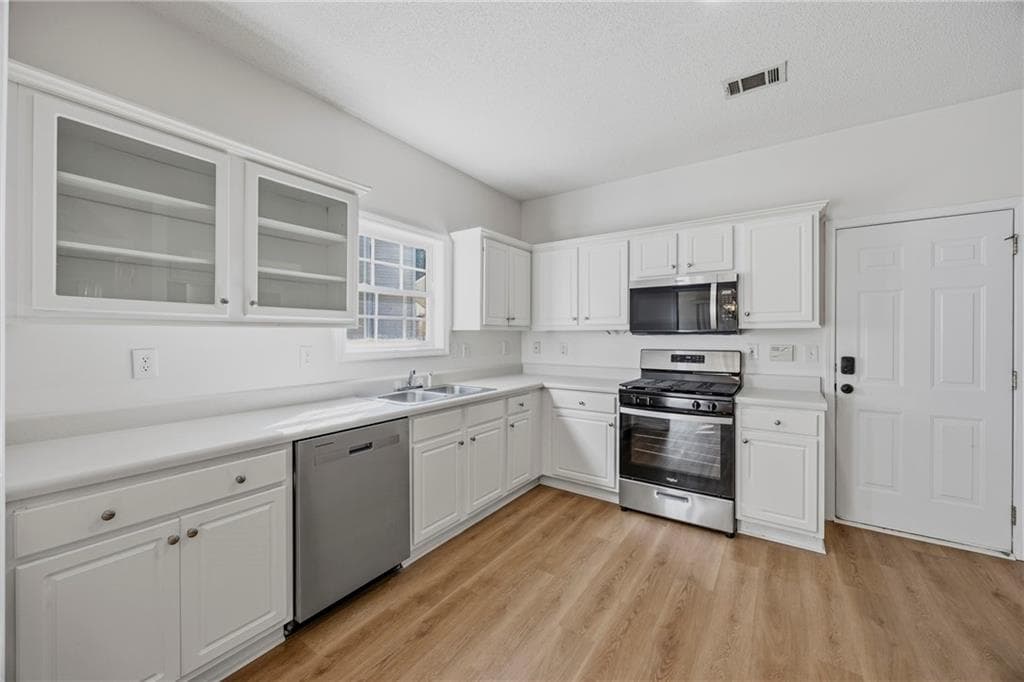 3 bedroom, 3 bathroom, 1,514 sq ft single family residence for sale at 1094 Cliftwood Drive, Riverdale, GA 30296 — photo 9