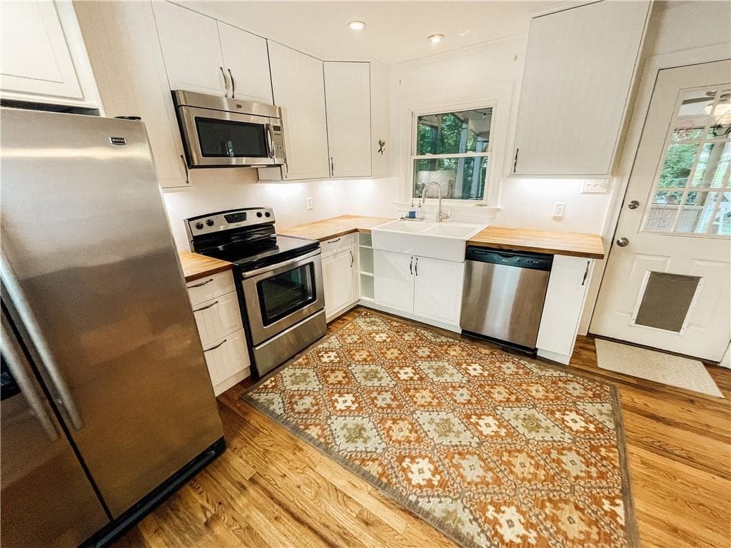 3 bedroom, 2 bathroom, 1,421 sq ft single family residence for rent at 116 Indian Trail, Marietta, GA 30068 for $2,800 a month — photo 9