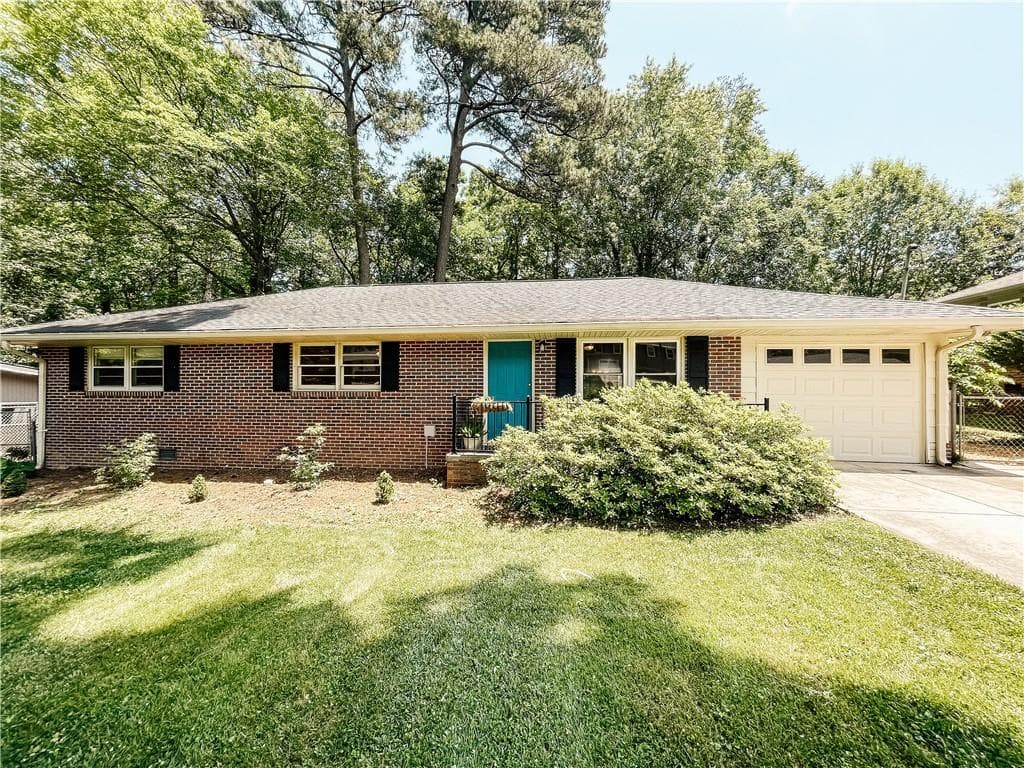 3 bedroom, 2 bathroom, 1,421 sq ft single family residence for rent at 116 Indian Trail, Marietta, GA 30068 for $2,800 a month — photo 2