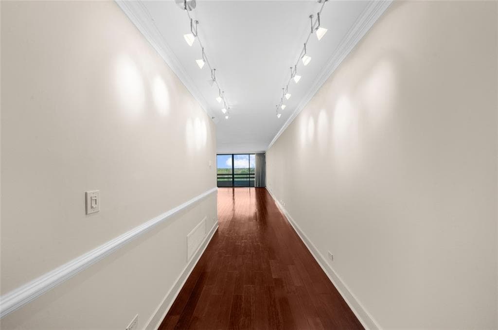 2 bedroom, 2 bathroom, 2,403 sq ft condominium for sale at 2660 Peachtree Road 16C, Atlanta, GA 30305 — photo 4
