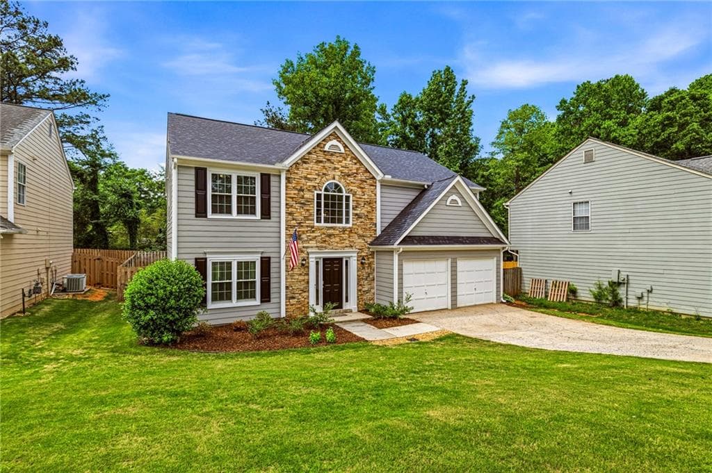 3 bedroom, 3 bathroom, 2,324 sq ft single family residence sold at 1015 Hidden Pond Lane, Roswell, GA 30075