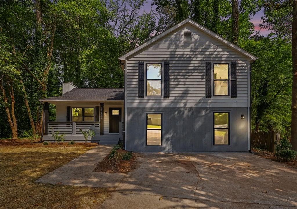 5 bedroom, 3 bathroom, 1,904 sq ft single family residence sold at 1027 Mainstreet Lake Drive, Stone Mountain, GA 30088