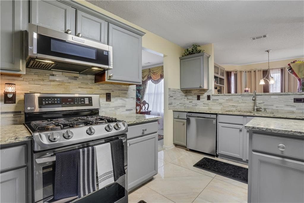 4 bedroom, 3 bathroom, 2,920 sq ft single family residence for sale at 5870 Sunflower Court, Ellenwood, GA 30294 — photo 3