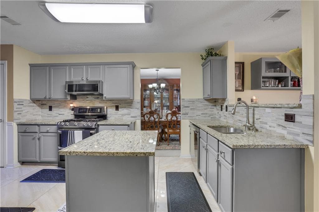 4 bedroom, 3 bathroom, 2,920 sq ft single family residence for sale at 5870 Sunflower Court, Ellenwood, GA 30294 — photo 4