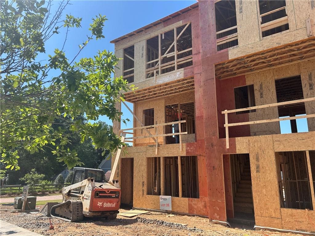 3 bedroom, 3 bathroom townhouse sold at 2700 Mackintosh Court 35, Brookhaven, GA 30319
