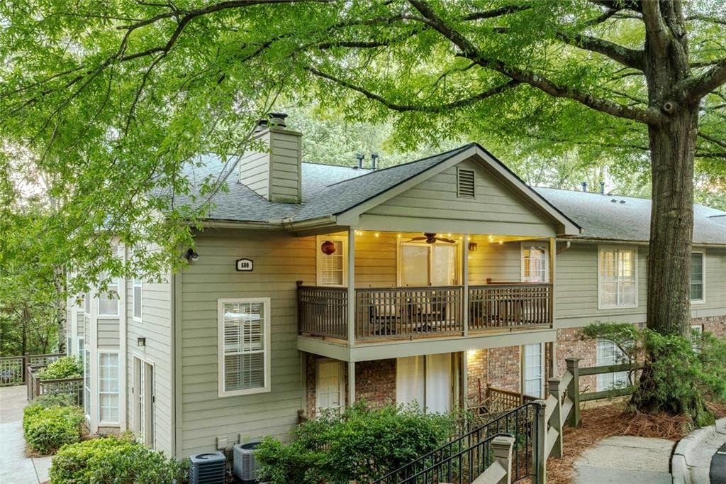 2 bedroom, 2 bathroom, 1,341 sq ft condominium sold at 2901 Lenox Way 601, Atlanta, GA 30324