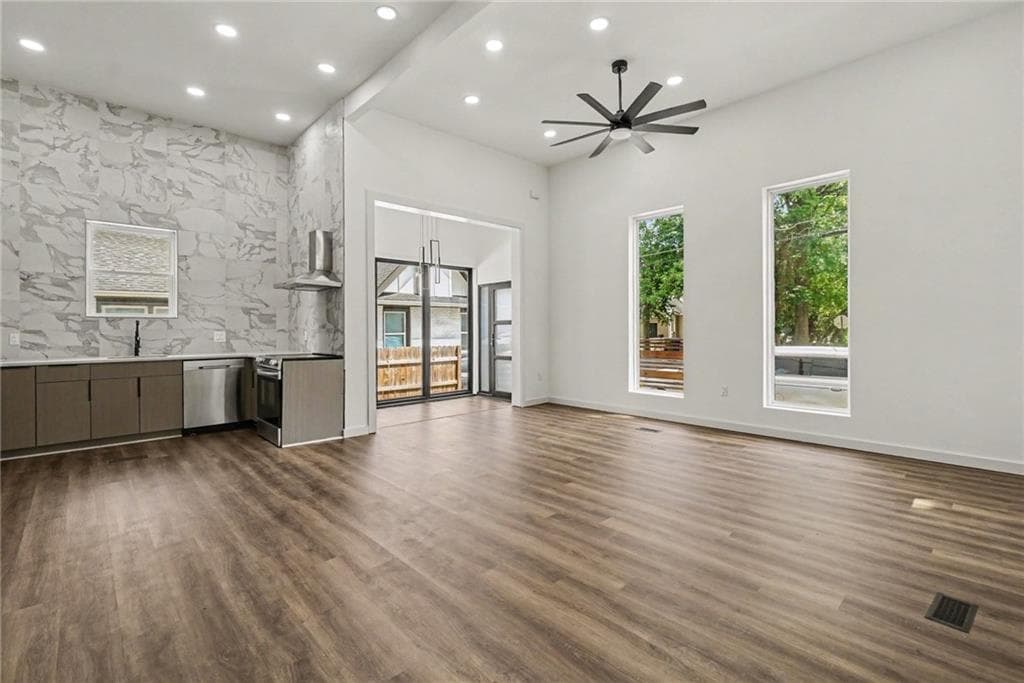 4 bedroom, 4 bathroom, 2,856 sq ft single family residence for sale at 1073 Mayson Turner Road, Atlanta, GA 30314 — photo 8