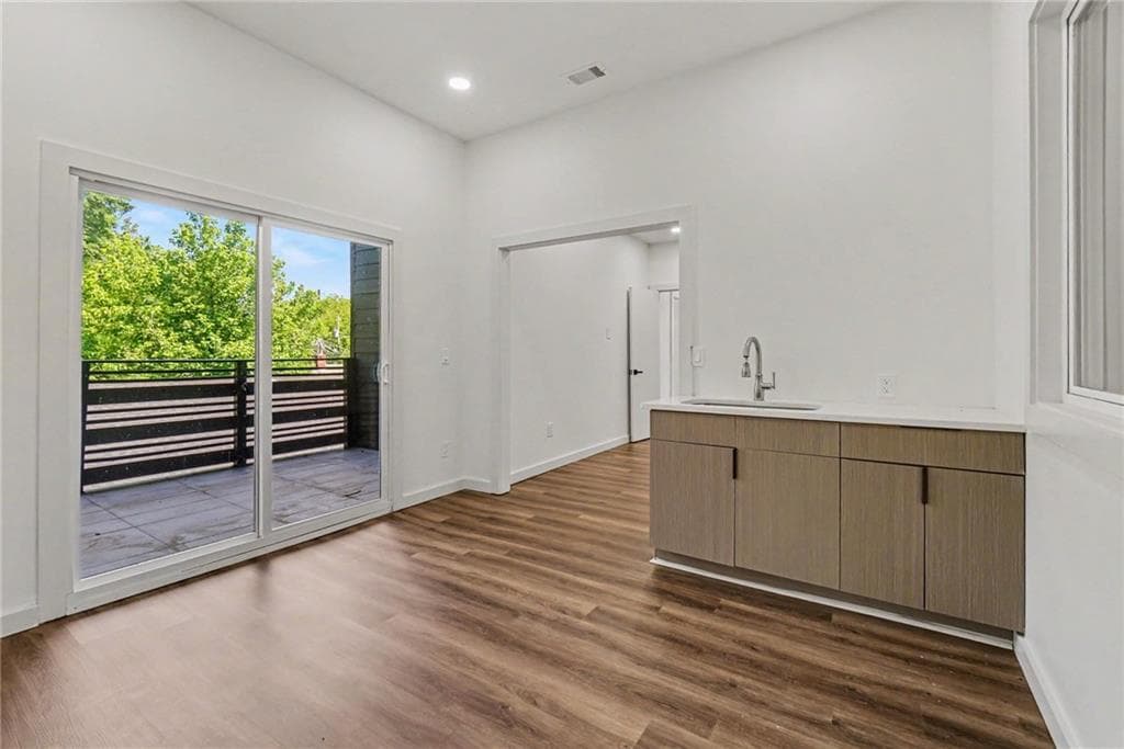 4 bedroom, 4 bathroom, 2,856 sq ft single family residence for sale at 1073 Mayson Turner Road, Atlanta, GA 30314 — photo 10