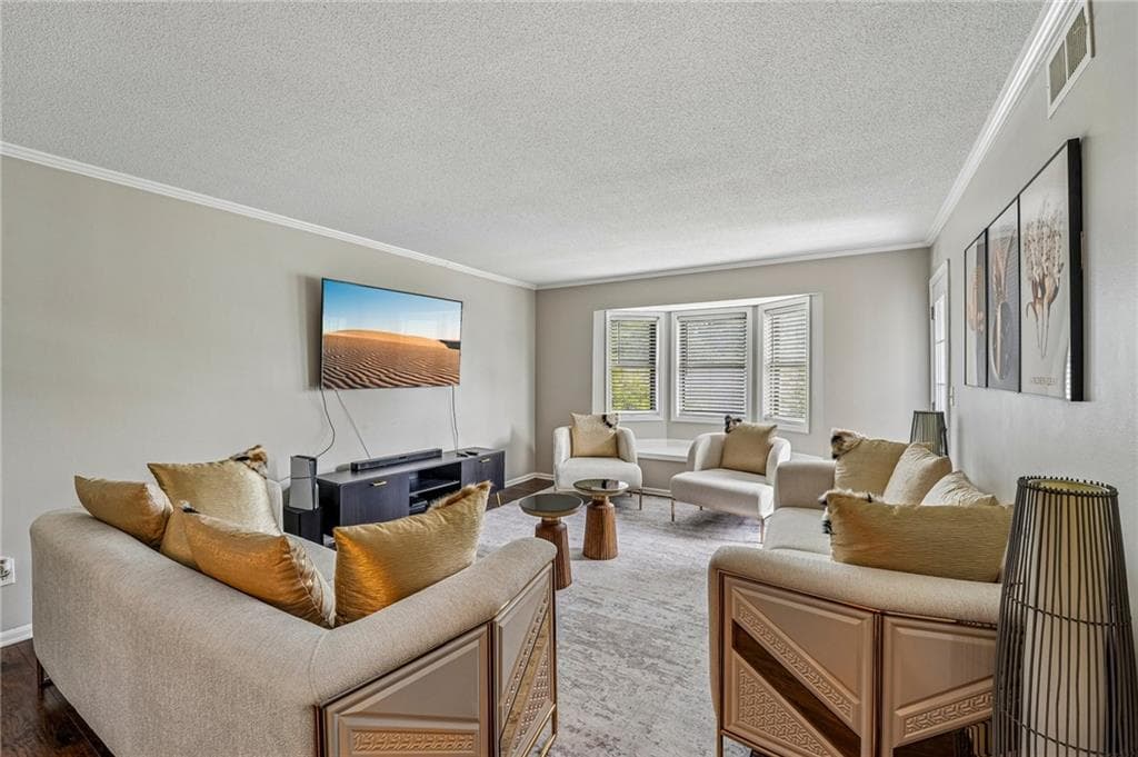 3 bedroom, 2 bathroom, 1,469 sq ft condominium for sale at 6851 Roswell Road D21, Atlanta, GA 30328 — photo 3
