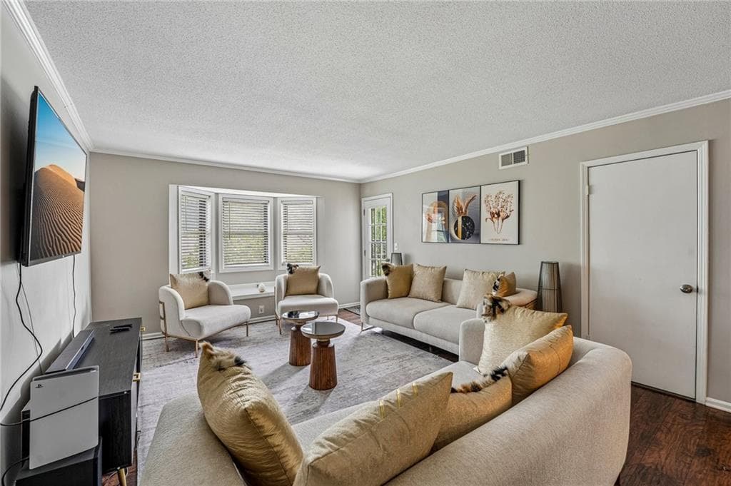 3 bedroom, 2 bathroom, 1,469 sq ft condominium for sale at 6851 Roswell Road D21, Atlanta, GA 30328 — photo 5