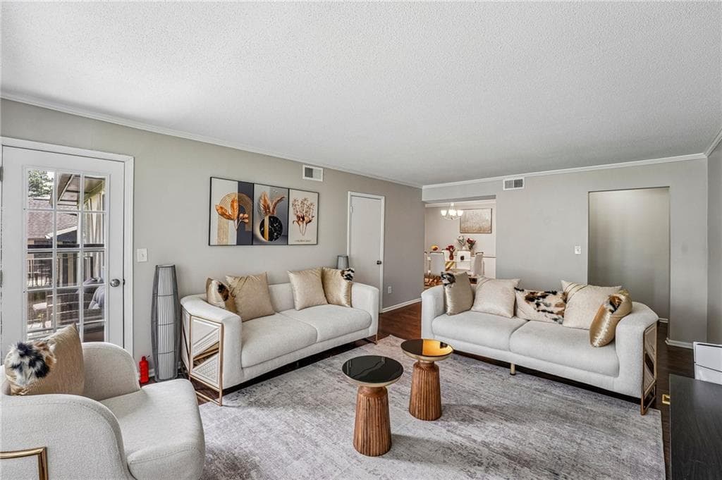 3 bedroom, 2 bathroom, 1,469 sq ft condominium for sale at 6851 Roswell Road D21, Atlanta, GA 30328 — photo 7
