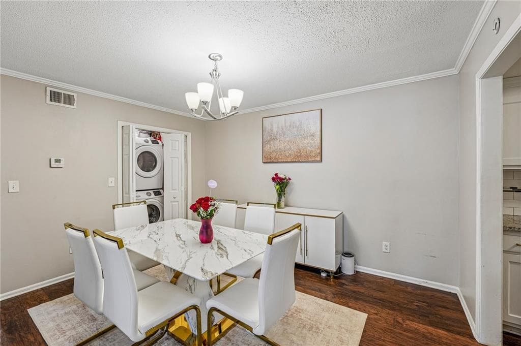 3 bedroom, 2 bathroom, 1,469 sq ft condominium for sale at 6851 Roswell Road D21, Atlanta, GA 30328 — photo 8