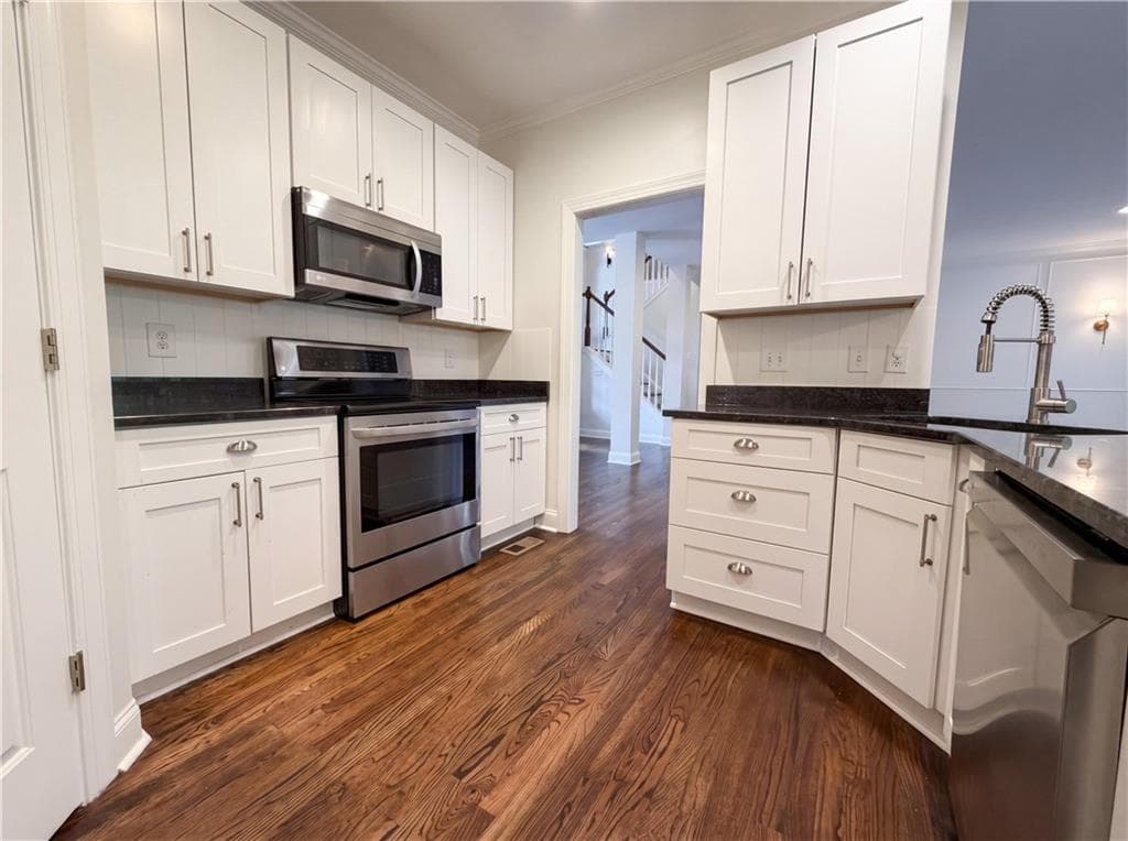 5 bedroom, 4 bathroom, 3,593 sq ft single family residence for sale at 2298 Camden Drive, Marietta, GA 30064 — photo 2