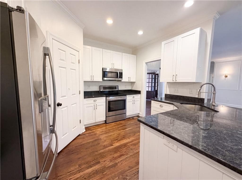 5 bedroom, 4 bathroom, 3,593 sq ft single family residence for sale at 2298 Camden Drive, Marietta, GA 30064 — photo 9