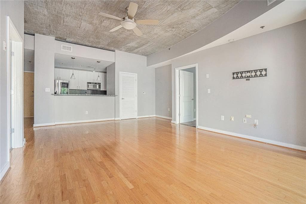 2 bedroom, 2 bathroom, 1,274 sq ft condominium for sale at 250 Pharr Road 405, Atlanta, GA 30305 — photo 2