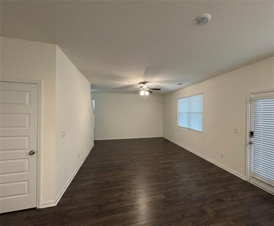 4 bedroom, 3 bathroom, 2,186 sq ft single family residence for rent at 274 Canyon Ferry Way, Hoschton, GA 30548 for $2,150 a month — photo 3