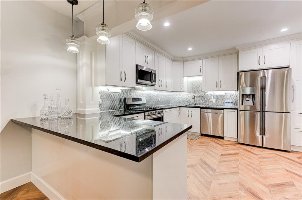 3 bedroom, 3 bathroom, 1,830 sq ft condominium sold at 2075 Clairmeade Valley Road, Atlanta, GA 30329