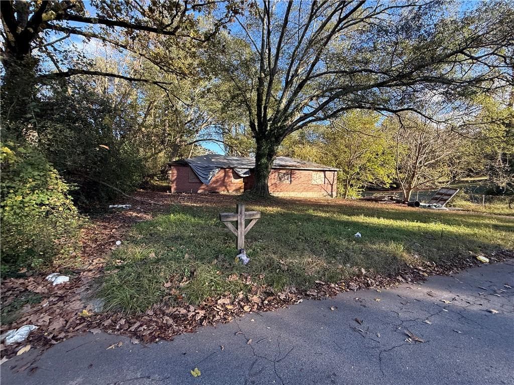 4 bedroom, 2 bathroom duplex for sale at 395 Woodlawn Avenue, Atlanta, GA 30318 — photo 2