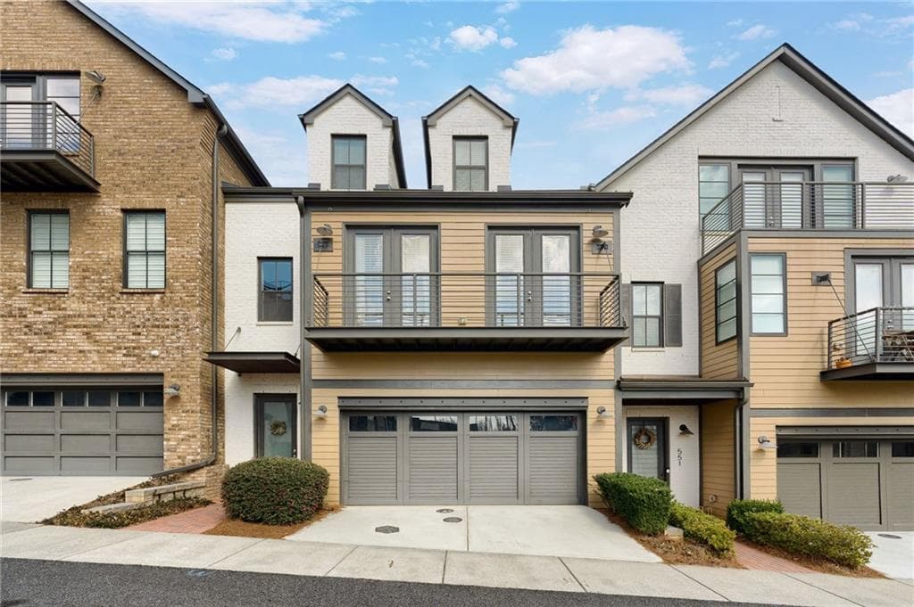 4 bedroom, 4 bathroom, 3,900 sq ft townhouse for sale at 555 Verismo Way, Alpharetta, GA 30009 — photo 2