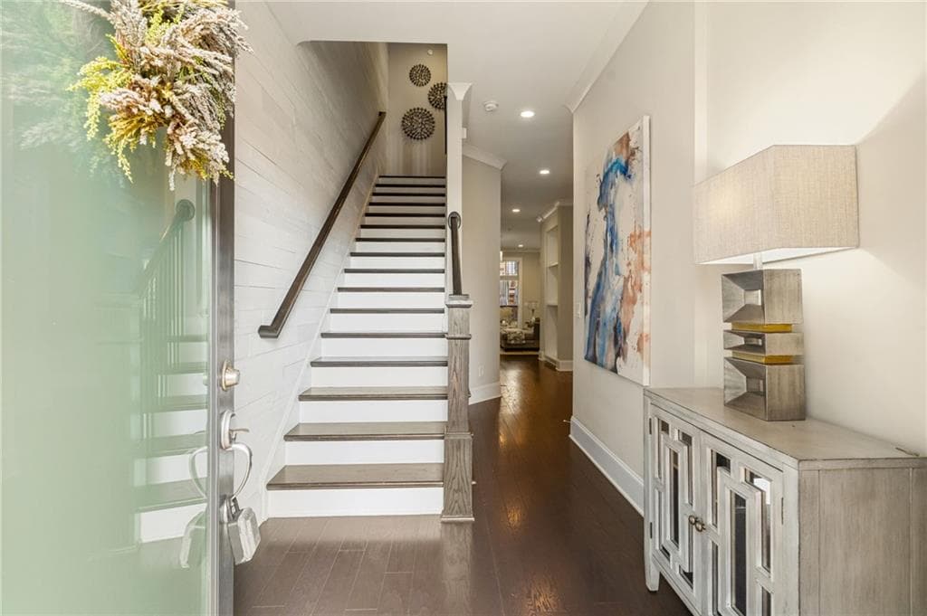 4 bedroom, 4 bathroom, 3,900 sq ft townhouse for sale at 555 Verismo Way, Alpharetta, GA 30009 — photo 4