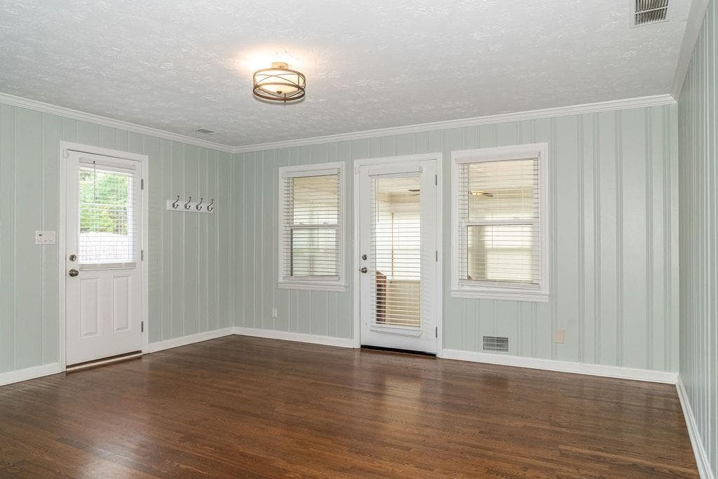 5 bedroom, 3 bathroom, 2,492 sq ft single family residence for rent at 2331 Robin Lane, Smyrna, GA 30080 for $3,000 a month — photo 8