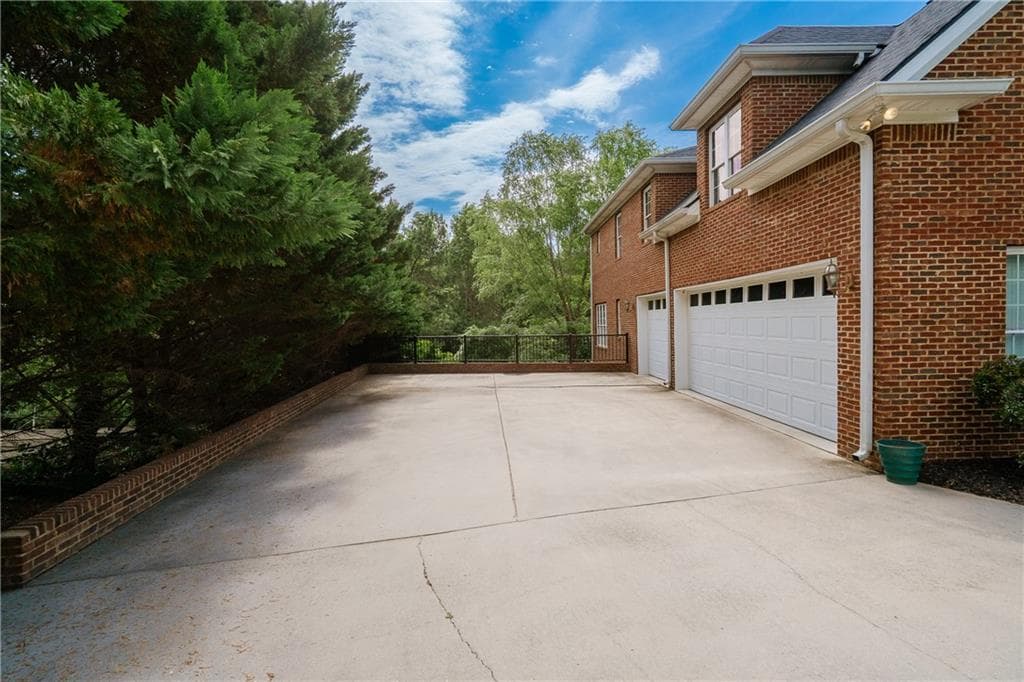 4 bedroom, 4 bathroom, 3,745 sq ft single family residence for sale at 411 Overlook Way, Cohutta, GA 30710 — photo 6