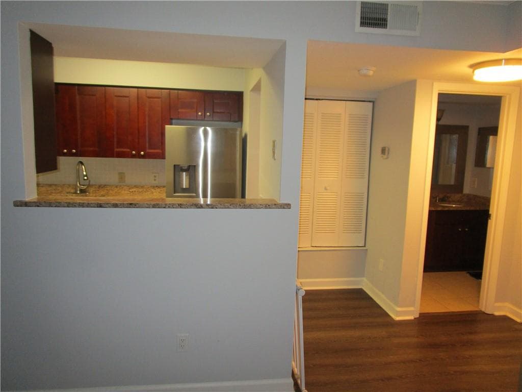 1 bedroom, 1 bathroom, 730 sq ft condominium for rent at 4003 Wingate Way, Sandy Springs, GA 30350 for $1,600 a month — photo 6