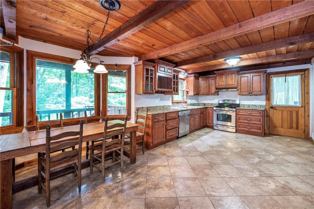 3 bedroom, 3 bathroom, 3,784 sq ft single family residence for sale at 4674 Chestatee Heights Road, Gainesville, GA 30506 — photo 8