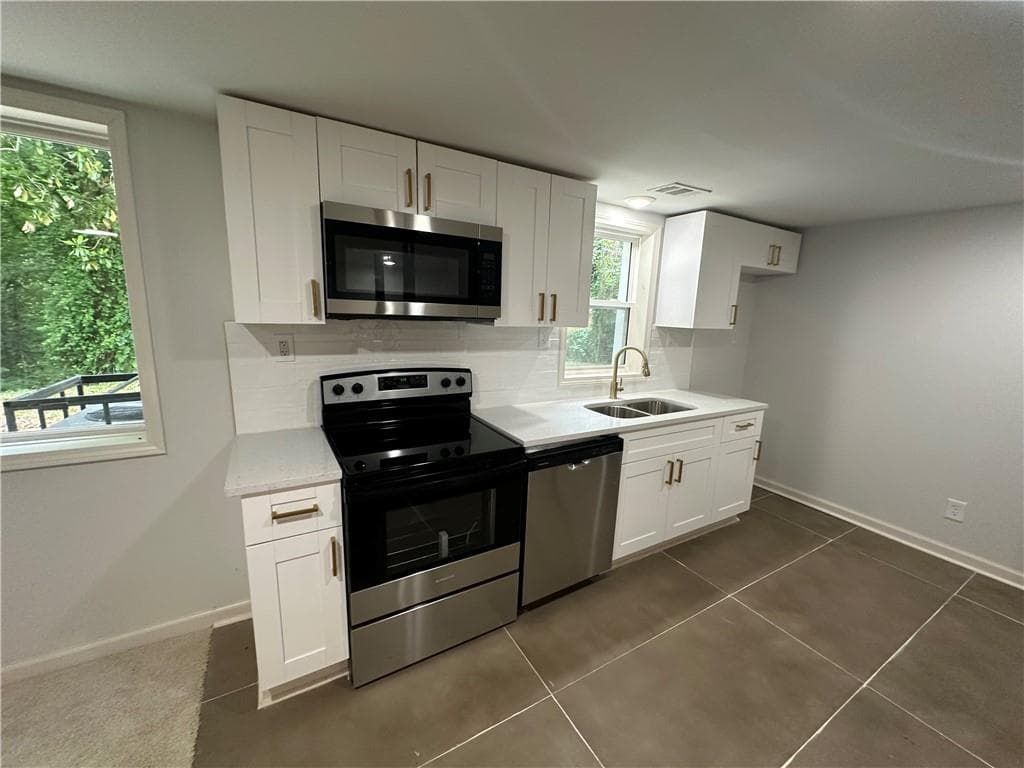 5 bedroom, 3 bathroom, 3,495 sq ft single family residence for sale at 2676 Miriam Lane, Decatur, GA 30032 — photo 10