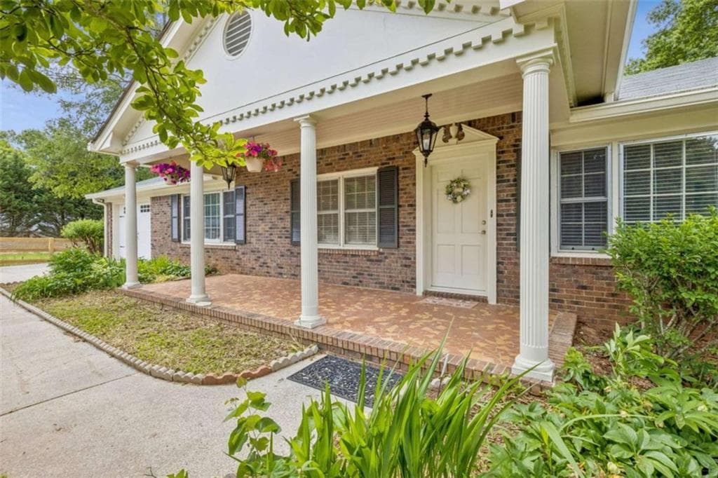 3 bedroom, 3 bathroom, 2,712 sq ft single family residence for sale at 4256 Hamilton Mill Road, Buford, GA 30519 — photo 2
