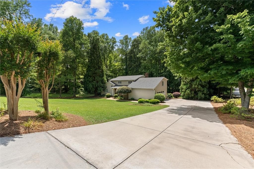 4 bedroom, 3 bathroom, 3,476 sq ft single family residence for sale at 136 S Ole Hickory Trail, Carrollton, GA 30117 — photo 2
