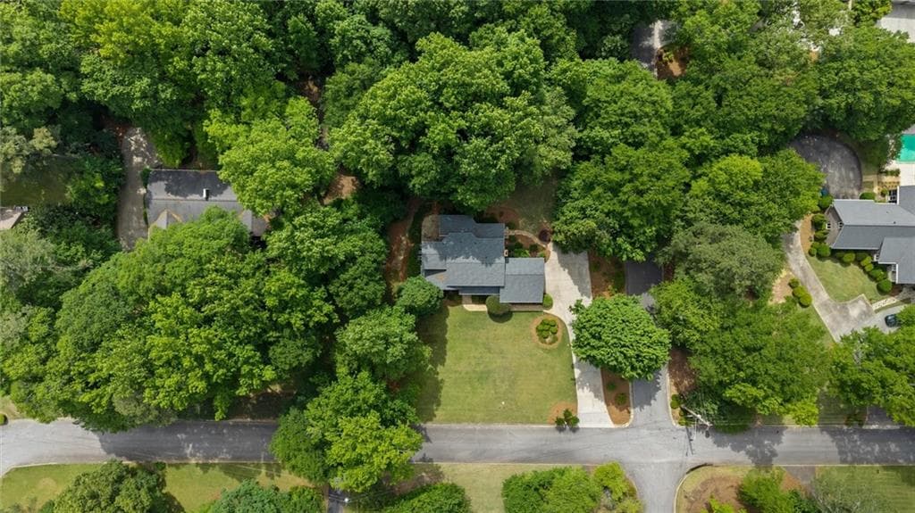 4 bedroom, 3 bathroom, 3,476 sq ft single family residence for sale at 136 S Ole Hickory Trail, Carrollton, GA 30117 — photo 5