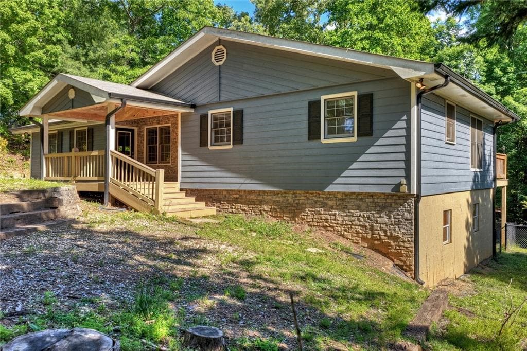 5 bedroom, 3 bathroom, 2,288 sq ft single family residence under contract at 317 Hideaway Place, Morganton, GA 30560 — photo 4