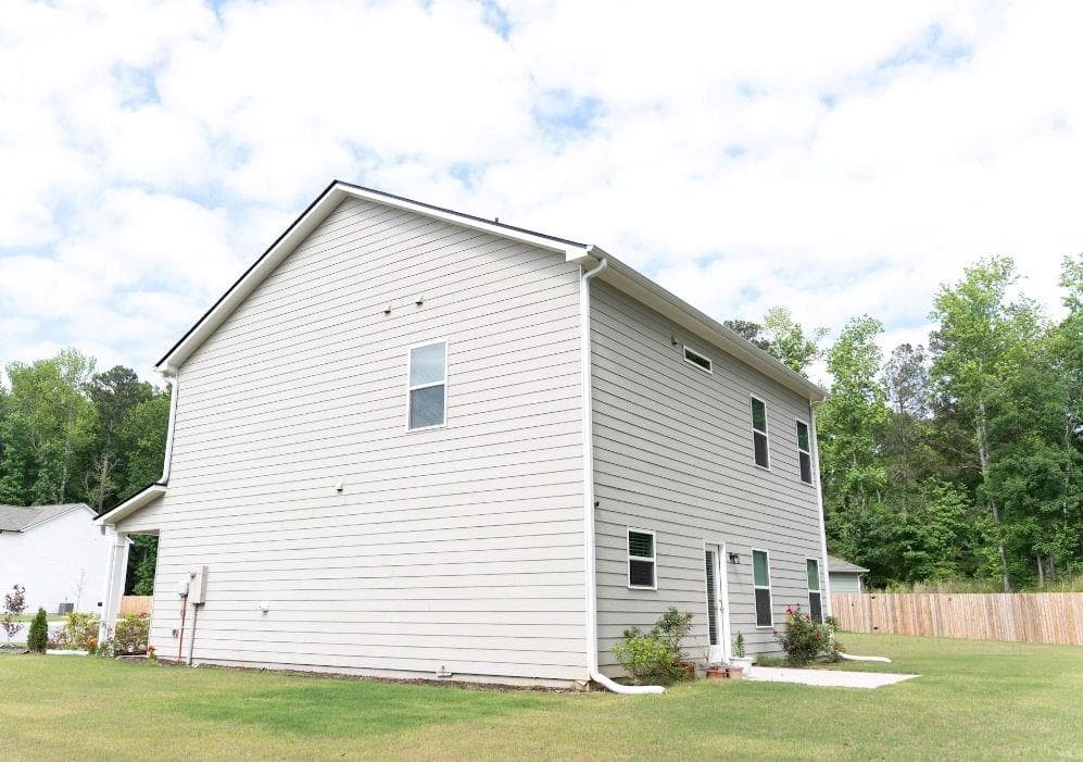 4 bedroom, 3 bathroom, 2,053 sq ft single family residence for sale at 1512 Cragston Drive, Winder, GA 30680 — photo 4