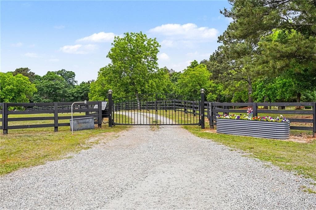 8 bedroom, 6 bathroom, 5,631 sq ft single family residence under contract at 1151 Social Circle Fairplay Road, Social Circle, GA 30025 — photo 2