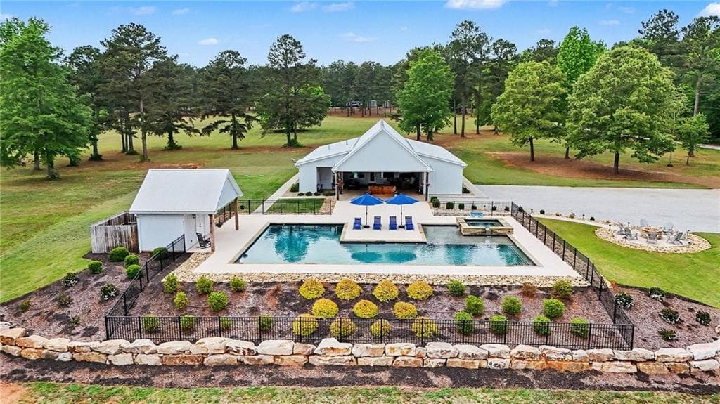 8 bedroom, 6 bathroom, 5,631 sq ft single family residence under contract at 1151 Social Circle Fairplay Road, Social Circle, GA 30025 — photo 6
