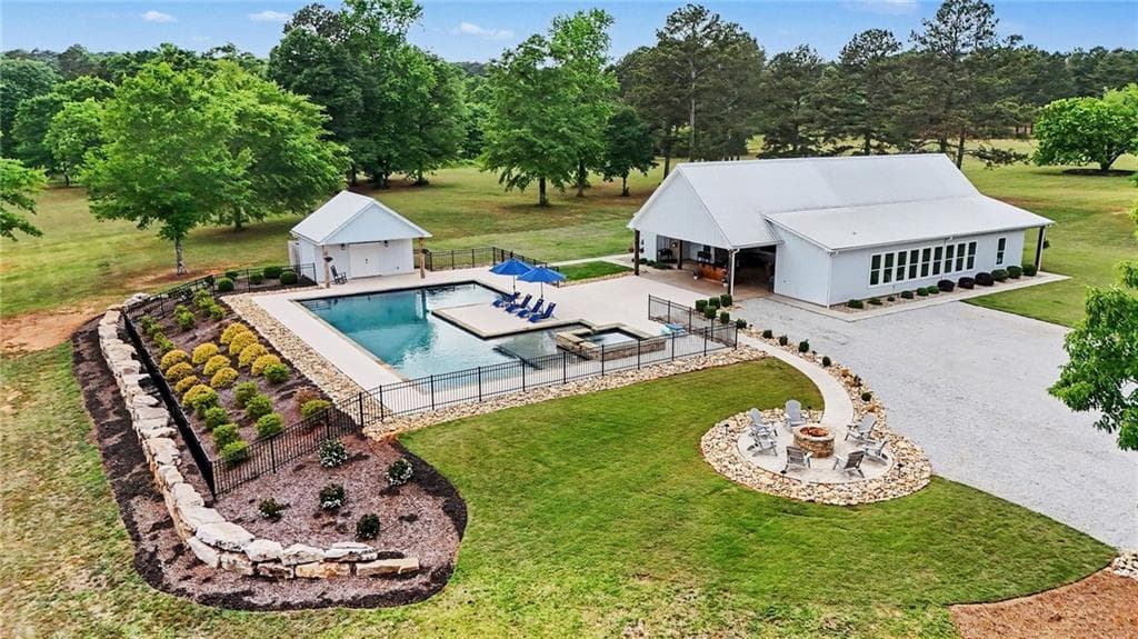 8 bedroom, 6 bathroom, 5,631 sq ft single family residence under contract at 1151 Social Circle Fairplay Road, Social Circle, GA 30025 — photo 7