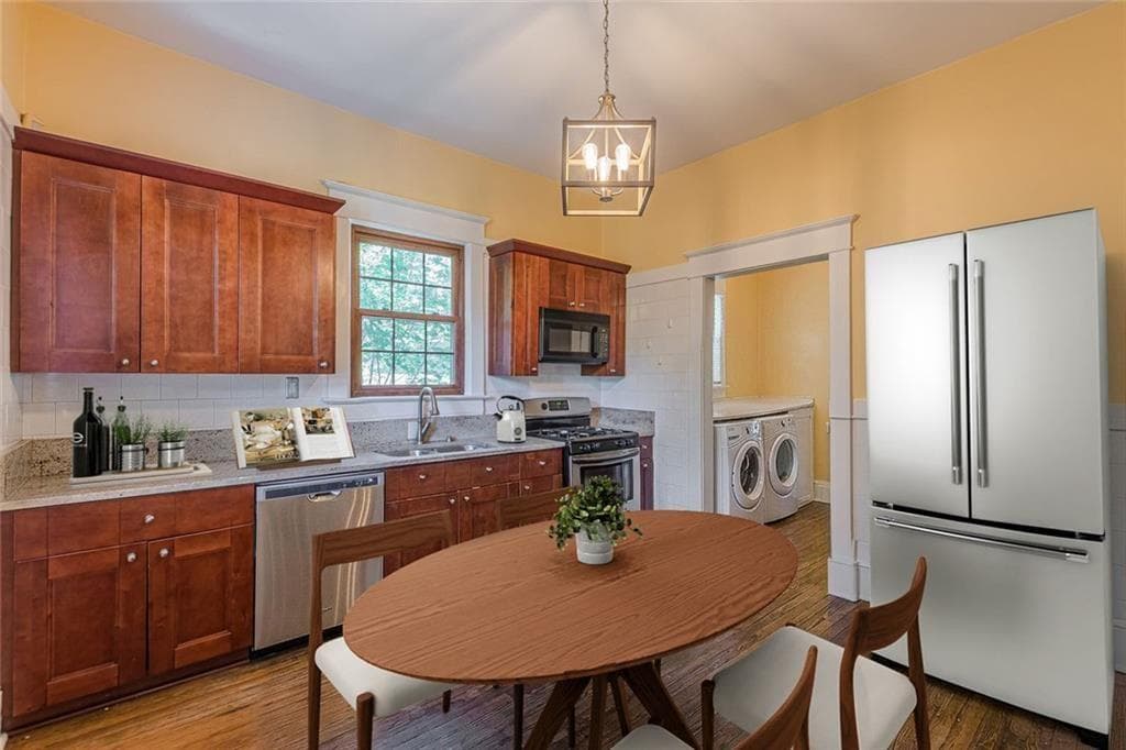 4 bedroom, 3 bathroom, 2,300 sq ft single family residence for sale at 537 Winton Terrace, Atlanta, GA 30308 — photo 9