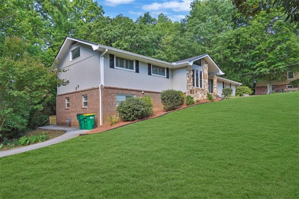 4 bedroom, 3 bathroom, 1,879 sq ft single family residence sold at 3847 Viking Court, Atlanta, GA 30360
