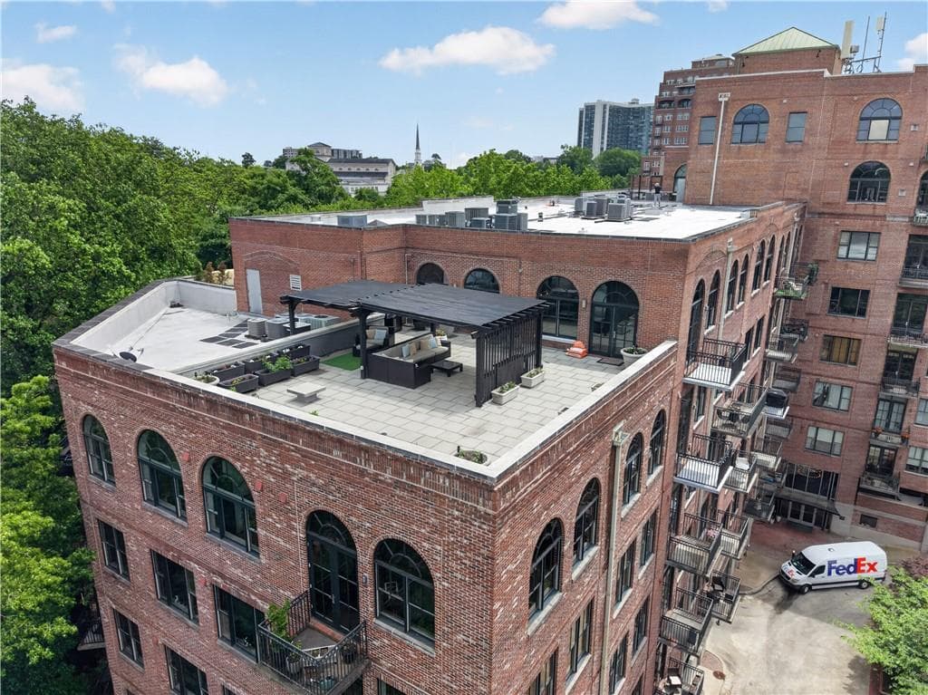 1 bedroom, 2 bathroom, 1,550 sq ft condominium for sale at 3235 Roswell Road 803, Atlanta, GA 30305 — photo 9