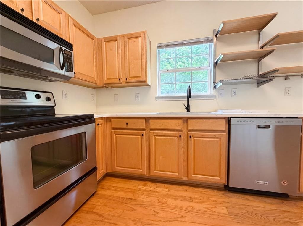 2 bedroom, 3 bathroom, 1,595 sq ft townhouse for sale at 2350 Heritage Park Circle 24, Kennesaw, GA 30144 — photo 2