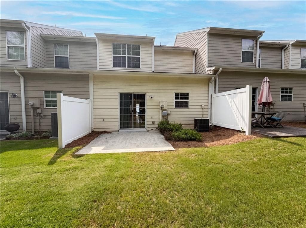 2 bedroom, 3 bathroom, 1,595 sq ft townhouse for sale at 2350 Heritage Park Circle 24, Kennesaw, GA 30144 — photo 5