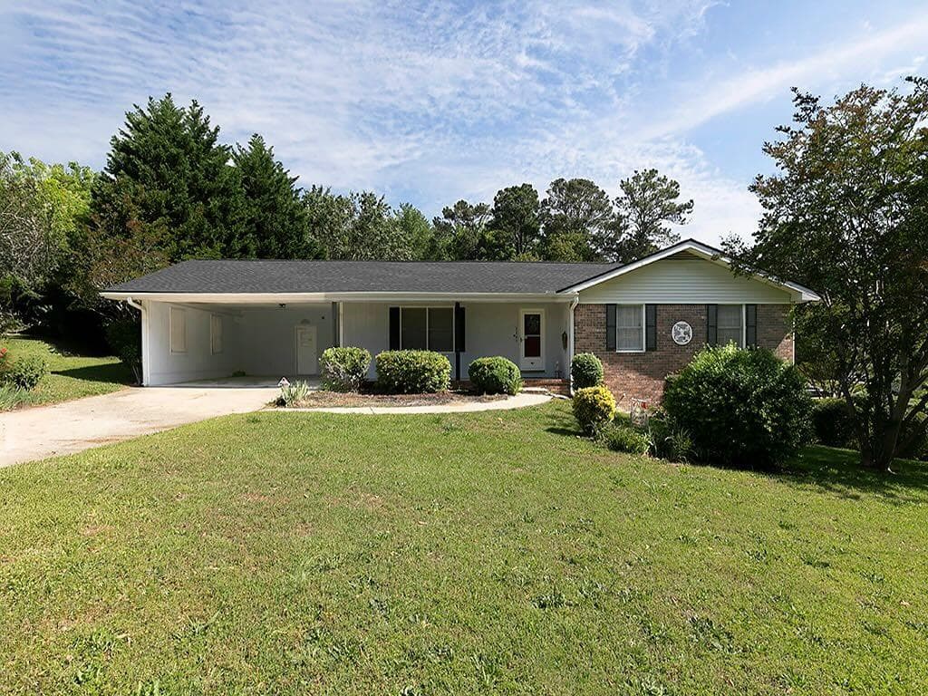 3 bedroom, 2 bathroom, 1,404 sq ft single family residence sold at 3883 N Pebble Drive, Douglasville, GA 30134